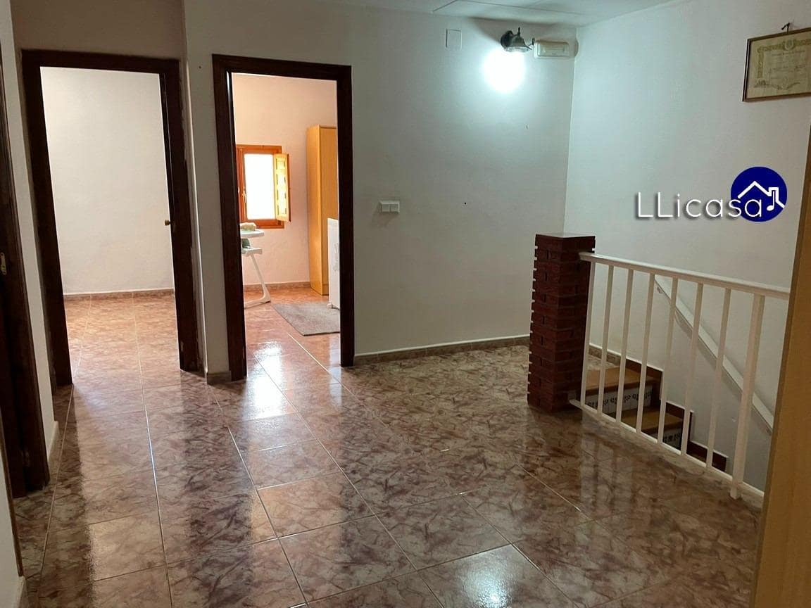 6 soveværelse Byhus til salg i Requena - € 149.900 (Ref: 8960239)