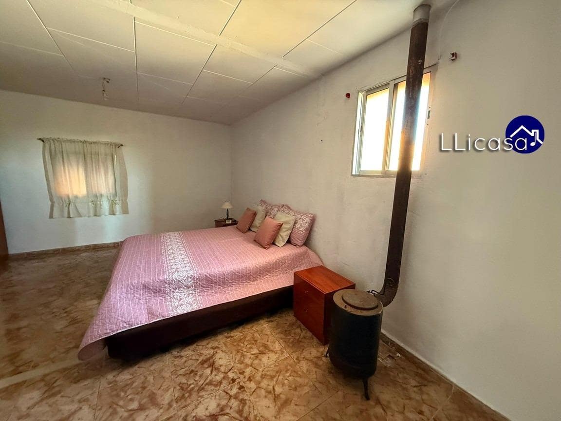 6 soveværelse Byhus til salg i Requena - € 149.900 (Ref: 8960239)