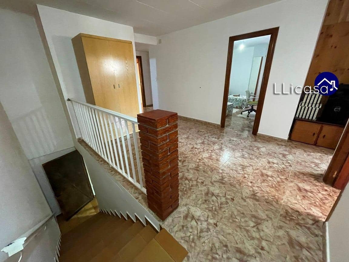 6 soveværelse Byhus til salg i Requena - € 149.900 (Ref: 8960239)