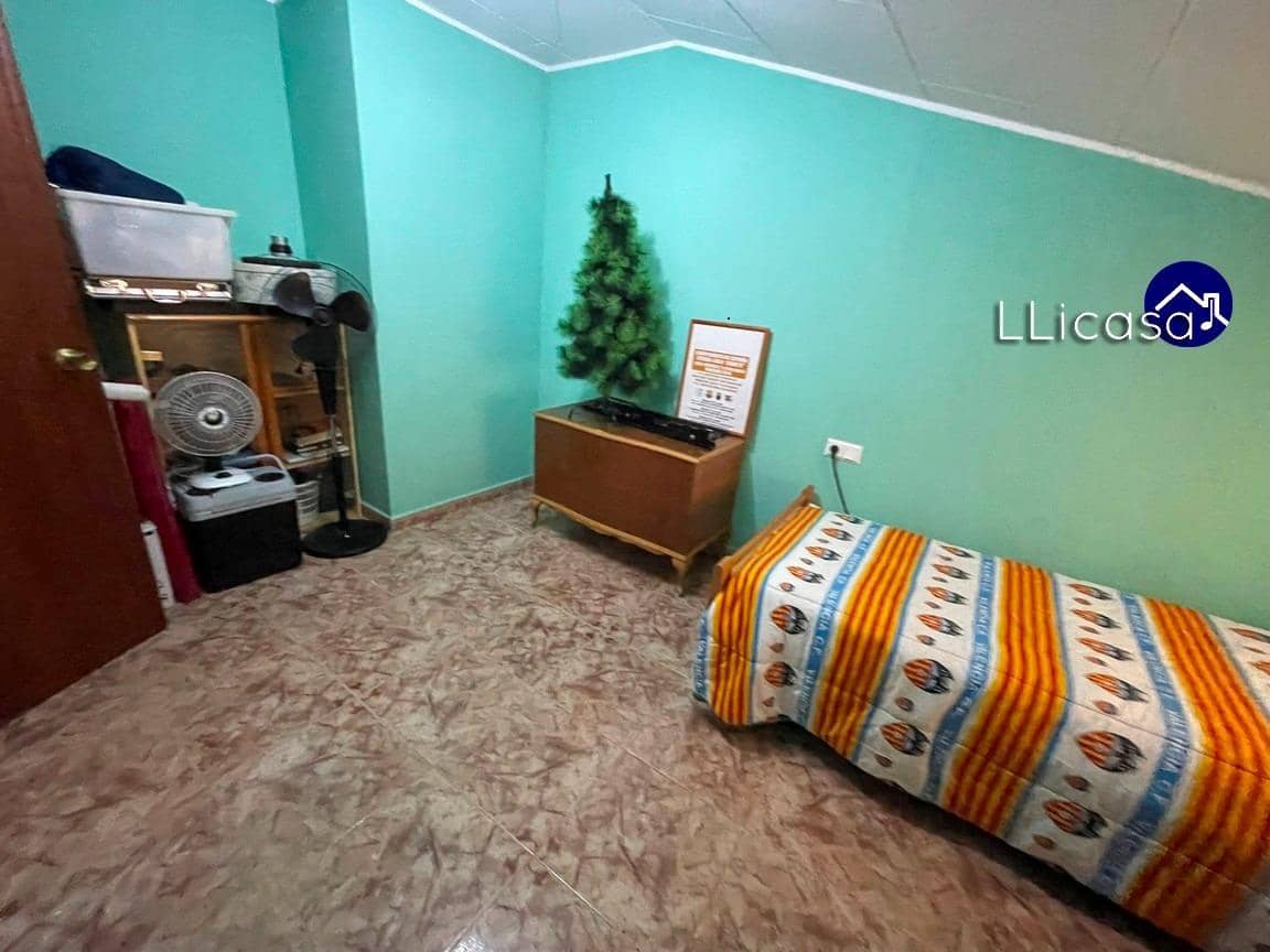 6 soveværelse Byhus til salg i Requena - € 149.900 (Ref: 8960239)