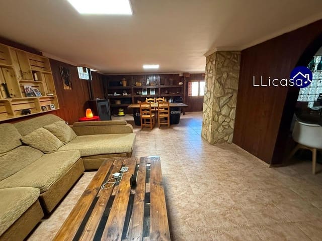 6 soveværelse Byhus til salg i Requena - € 149.900 (Ref: 8960239)