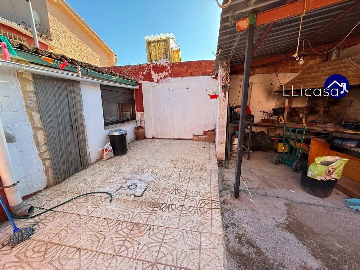 6 soveværelse Byhus til salg i Requena - € 149.900 (Ref: 8960239)