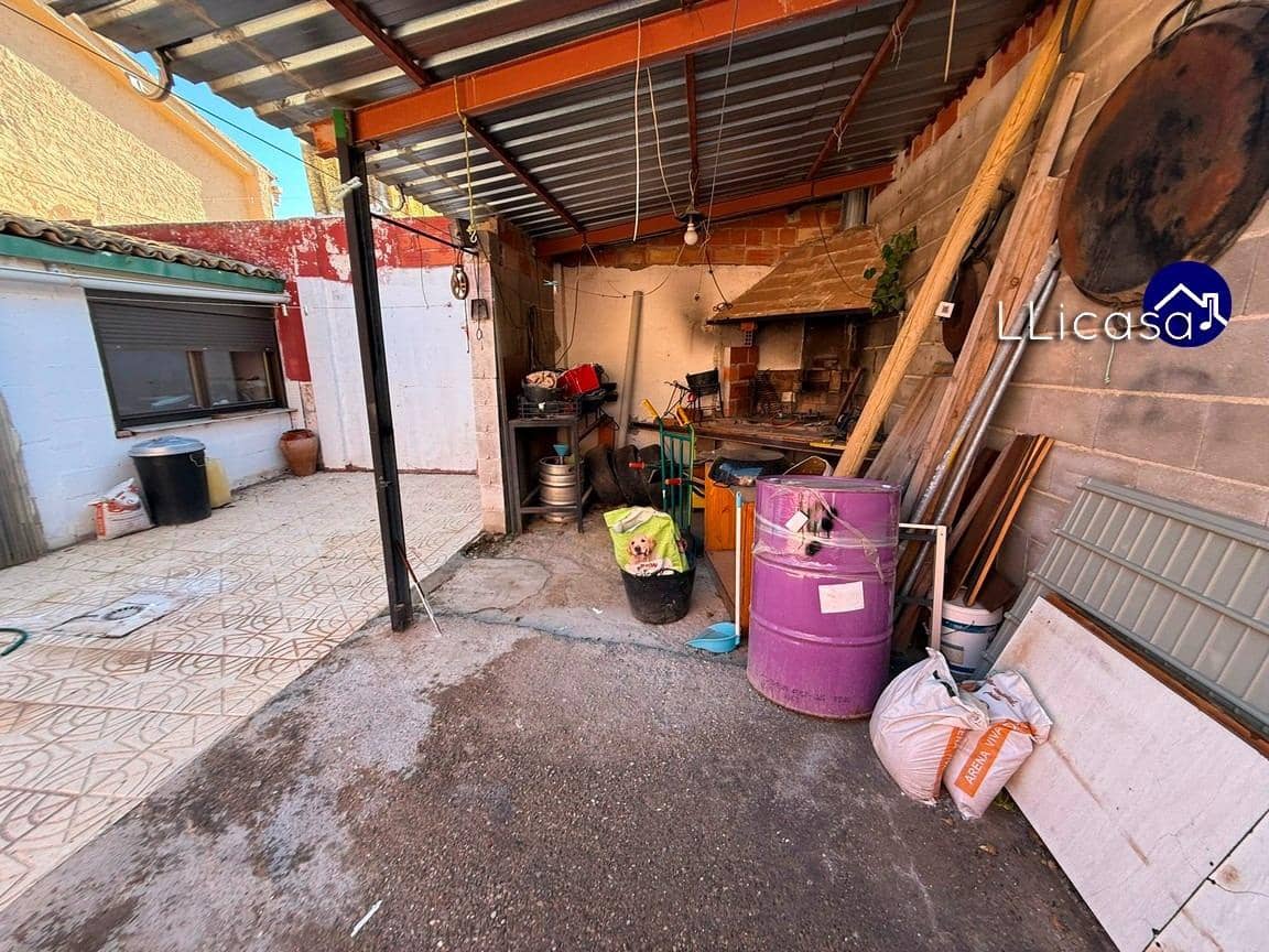 6 soveværelse Byhus til salg i Requena - € 149.900 (Ref: 8960239)