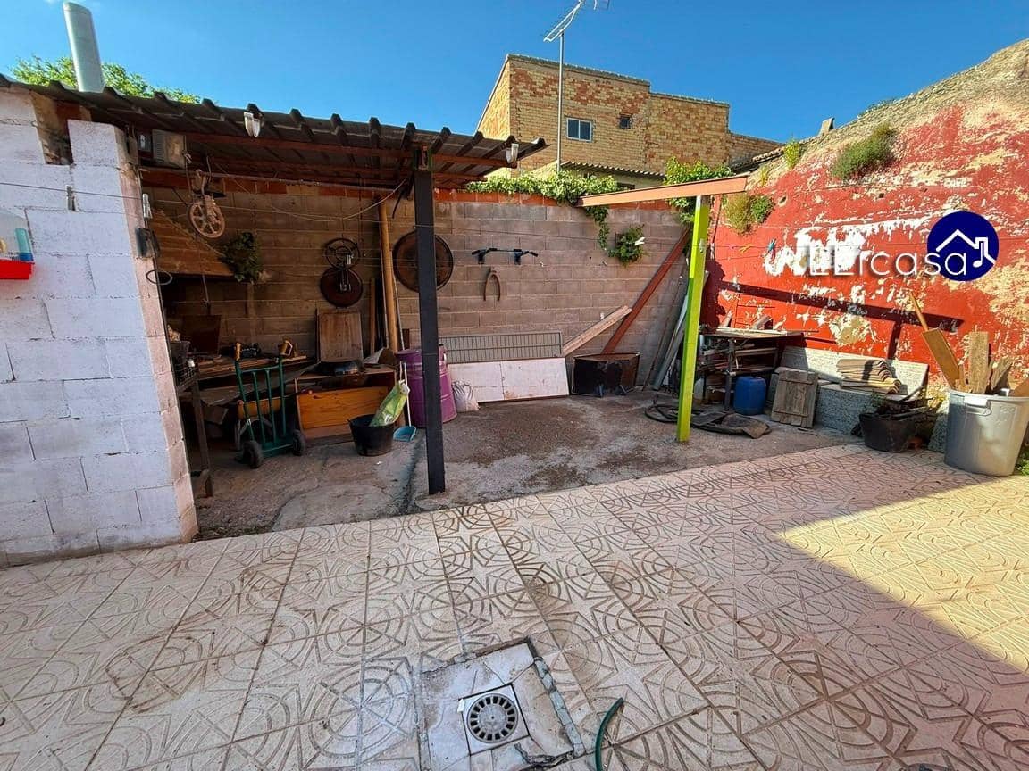 6 soveværelse Byhus til salg i Requena - € 149.900 (Ref: 8960239)