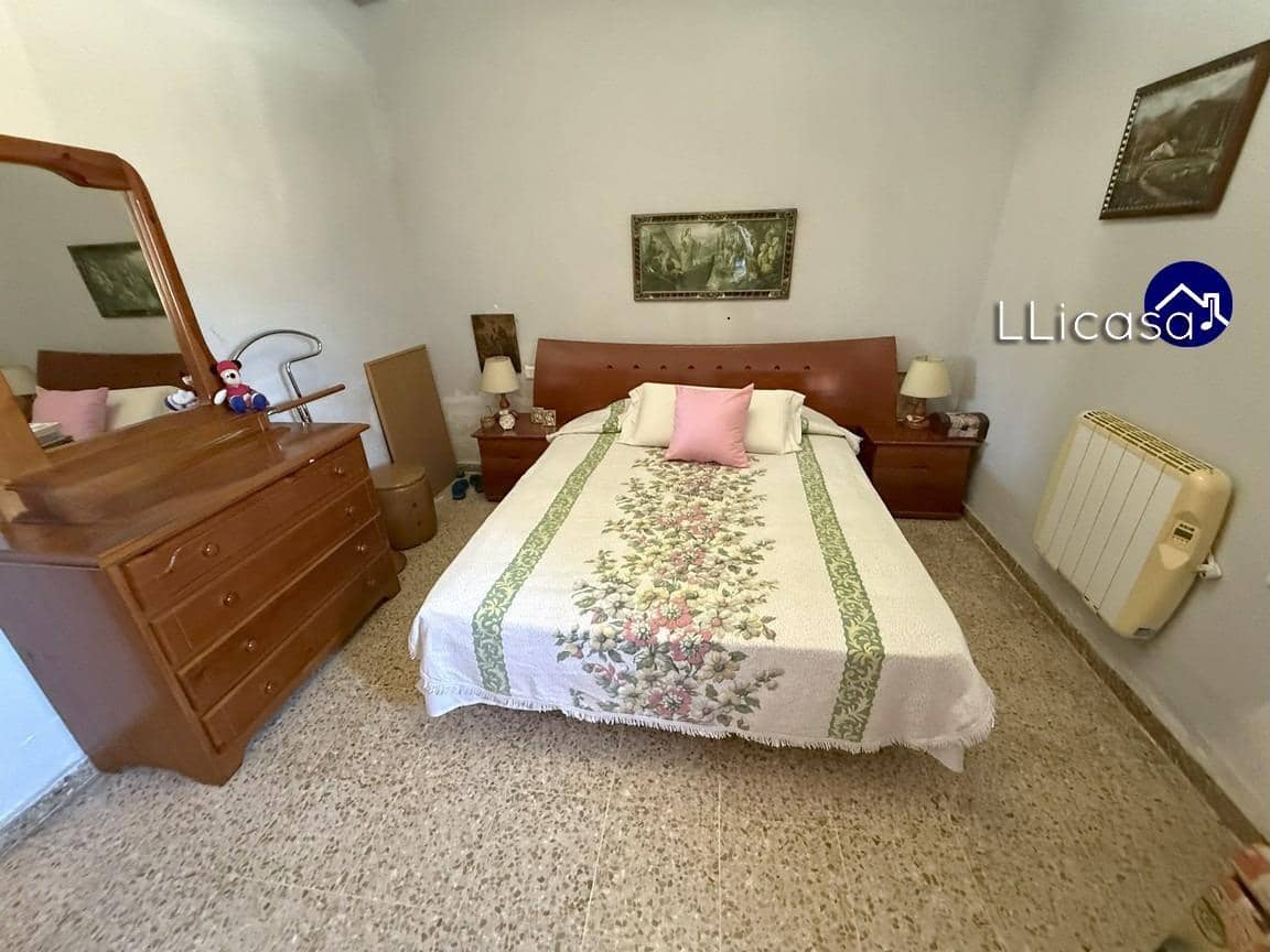 4 slaapkamer Villa te koop in Macastre - € 185.000 (Ref: 9247075)