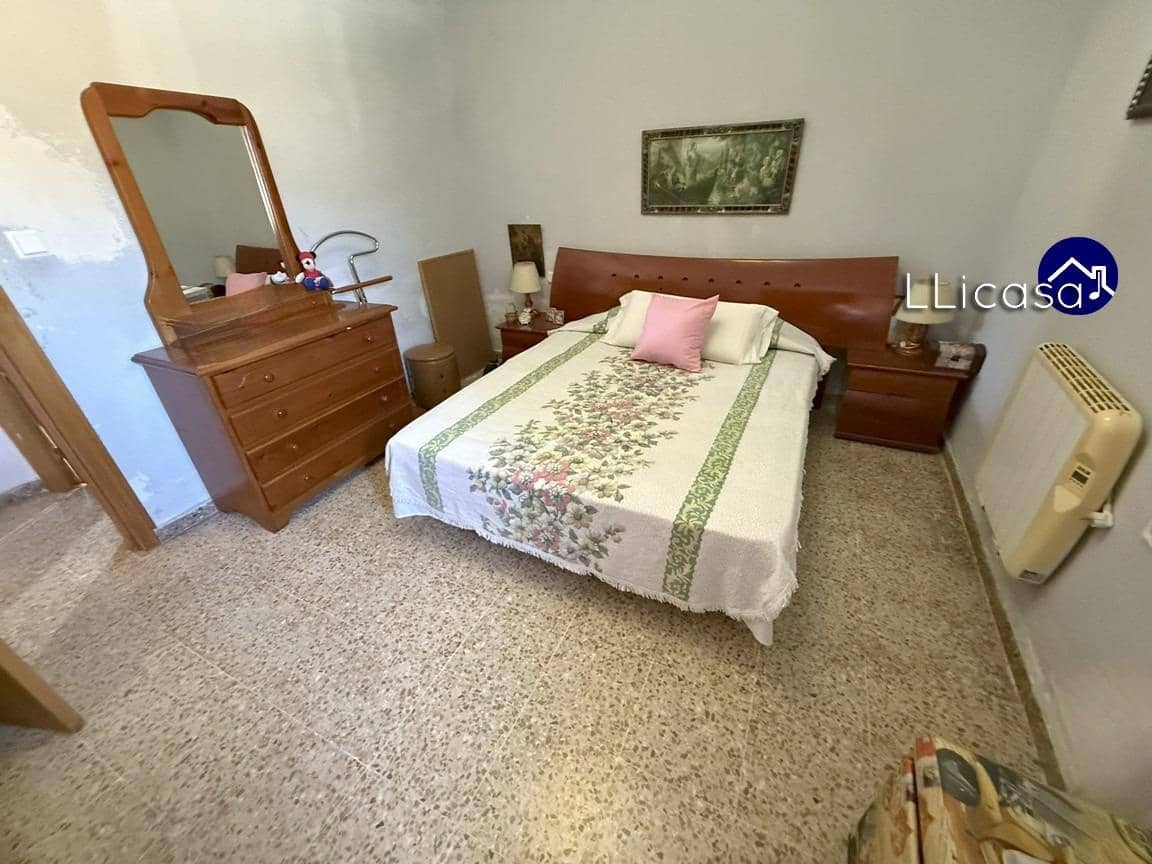 4 slaapkamer Villa te koop in Macastre - € 185.000 (Ref: 9247075)