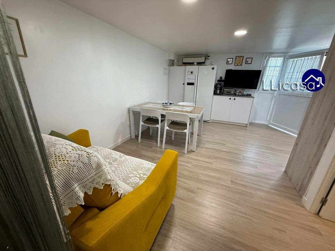 3 sypialnia Dom blizniak na sprzedaż w La Pobla de Vallbona z basenem - 385 000 € (Ref: 9303701)