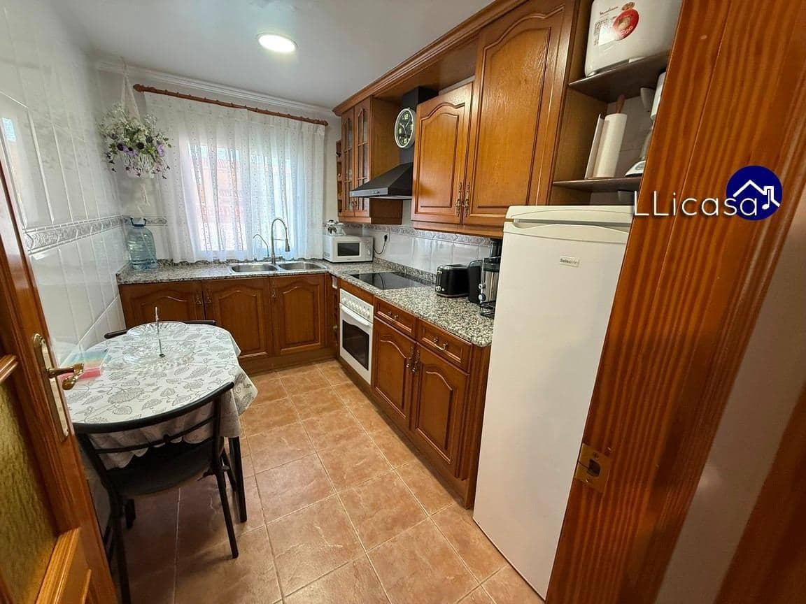 3 sypialnia Dom blizniak na sprzedaż w La Pobla de Vallbona z basenem - 385 000 € (Ref: 9303701)