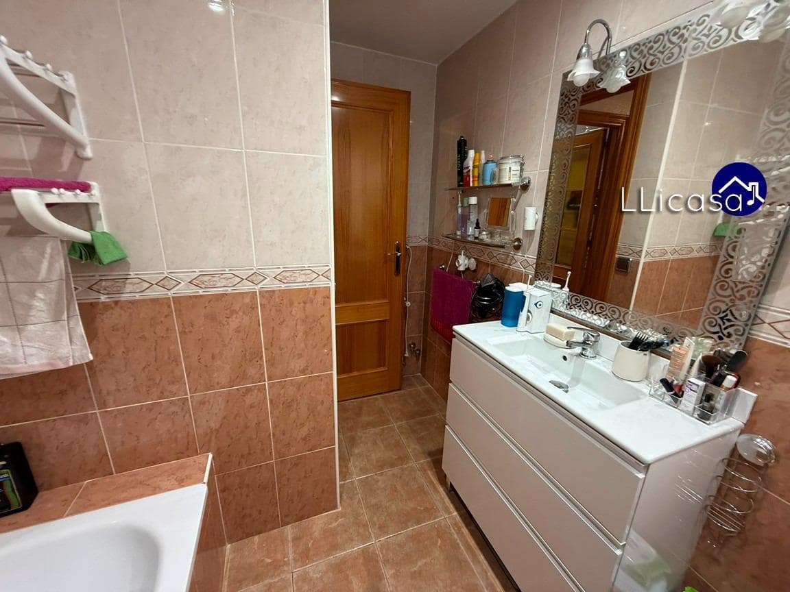 3 sypialnia Dom blizniak na sprzedaż w La Pobla de Vallbona z basenem - 385 000 € (Ref: 9303701)