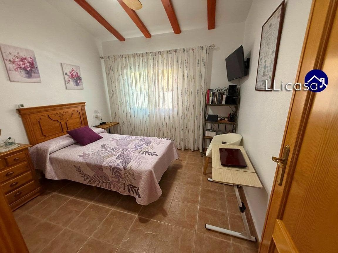 3 sypialnia Dom blizniak na sprzedaż w La Pobla de Vallbona z basenem - 385 000 € (Ref: 9303701)