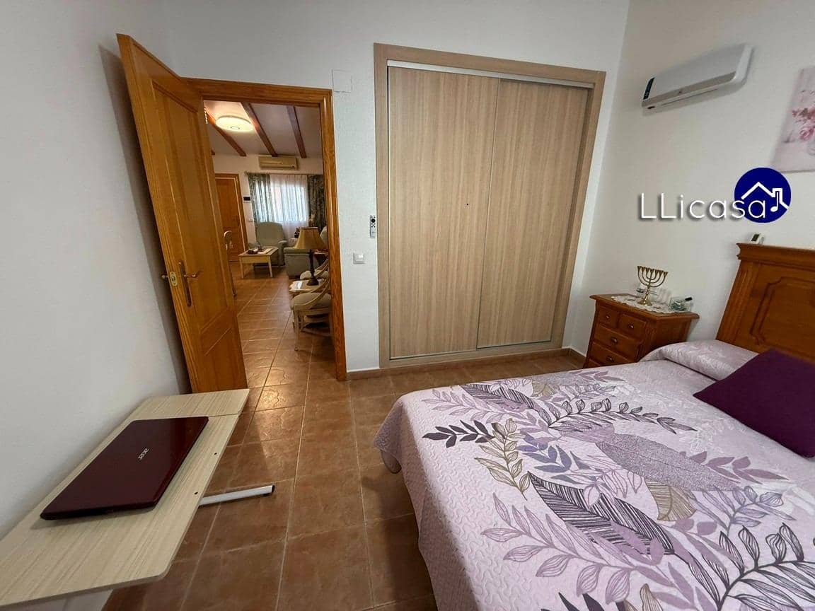 3 sypialnia Dom blizniak na sprzedaż w La Pobla de Vallbona z basenem - 385 000 € (Ref: 9303701)