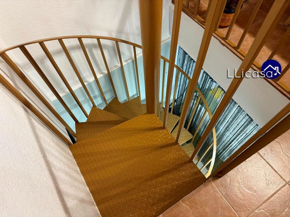 3 sypialnia Dom blizniak na sprzedaż w La Pobla de Vallbona z basenem - 385 000 € (Ref: 9303701)