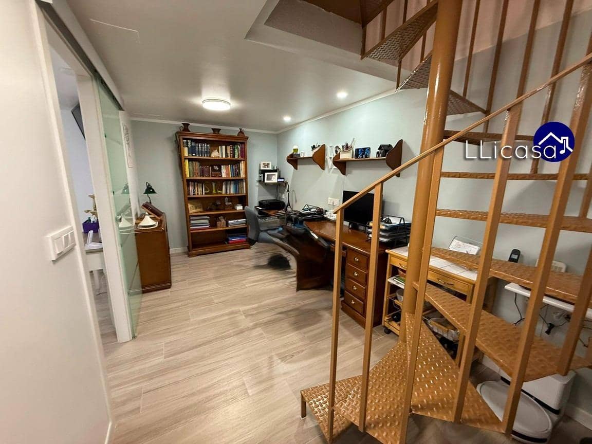 3 sypialnia Dom blizniak na sprzedaż w La Pobla de Vallbona z basenem - 385 000 € (Ref: 9303701)