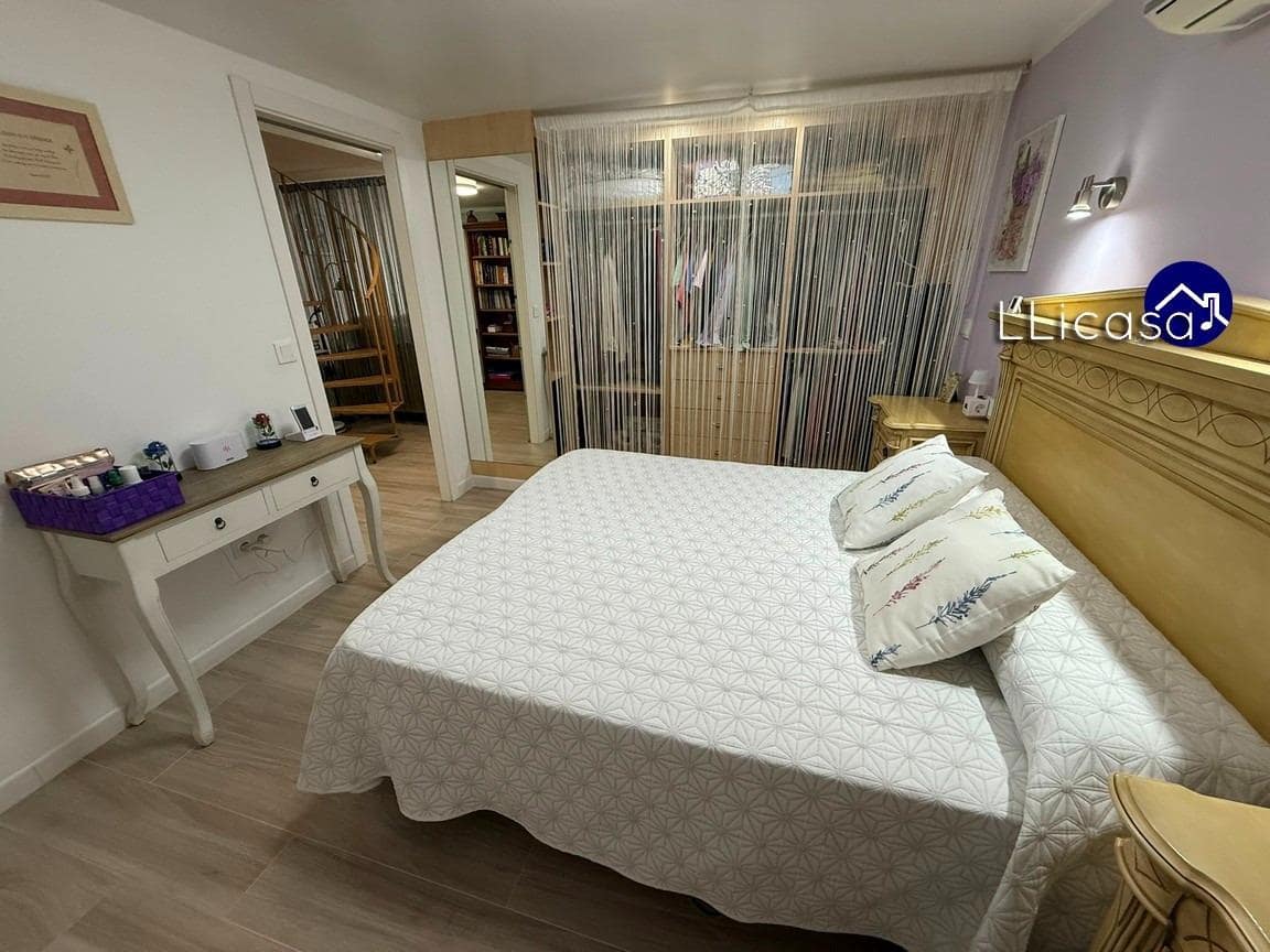 3 sypialnia Dom blizniak na sprzedaż w La Pobla de Vallbona z basenem - 385 000 € (Ref: 9303701)