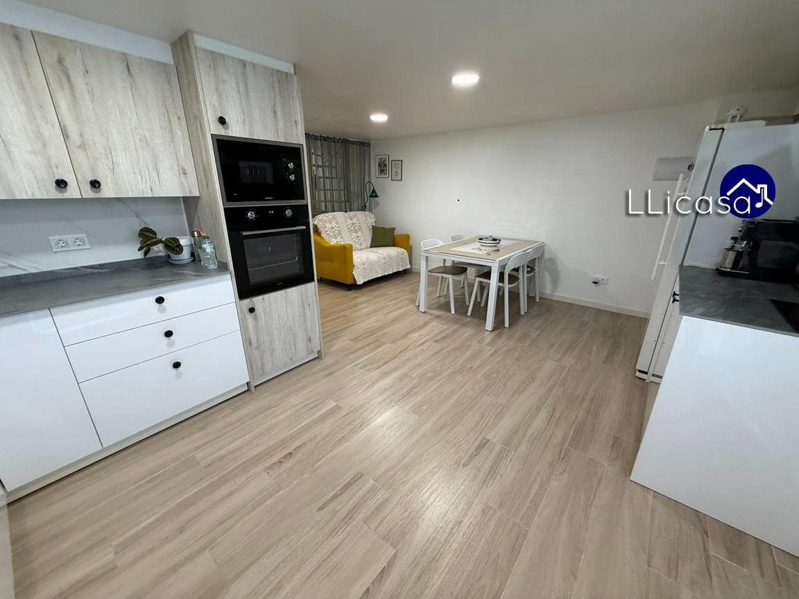 3 sypialnia Dom blizniak na sprzedaż w La Pobla de Vallbona z basenem - 385 000 € (Ref: 9303701)