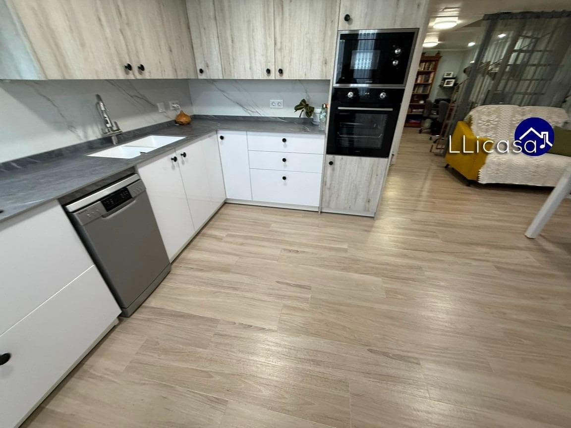 3 sypialnia Dom blizniak na sprzedaż w La Pobla de Vallbona z basenem - 385 000 € (Ref: 9303701)