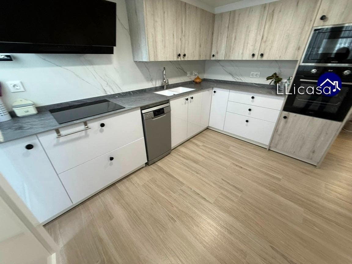 3 sypialnia Dom blizniak na sprzedaż w La Pobla de Vallbona z basenem - 385 000 € (Ref: 9303701)