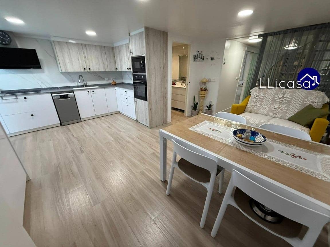 3 sypialnia Dom blizniak na sprzedaż w La Pobla de Vallbona z basenem - 385 000 € (Ref: 9303701)