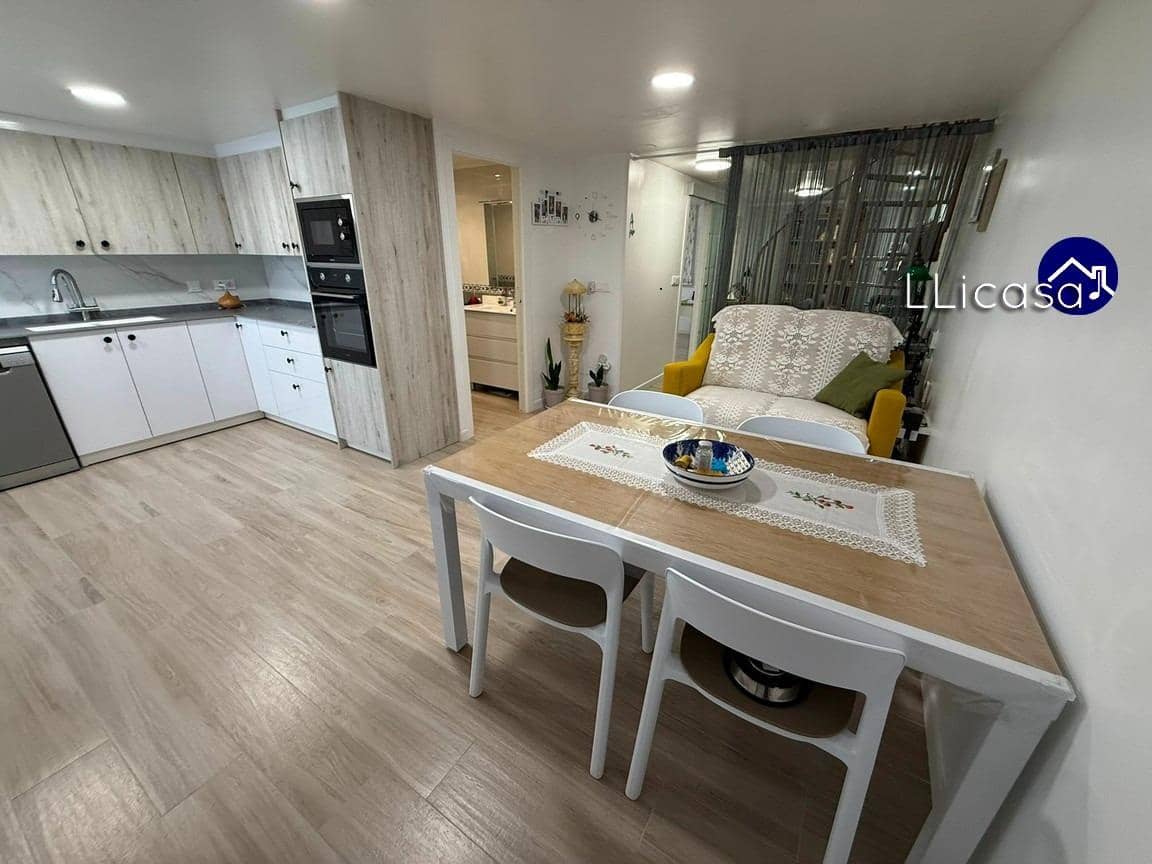 3 sypialnia Dom blizniak na sprzedaż w La Pobla de Vallbona z basenem - 385 000 € (Ref: 9303701)