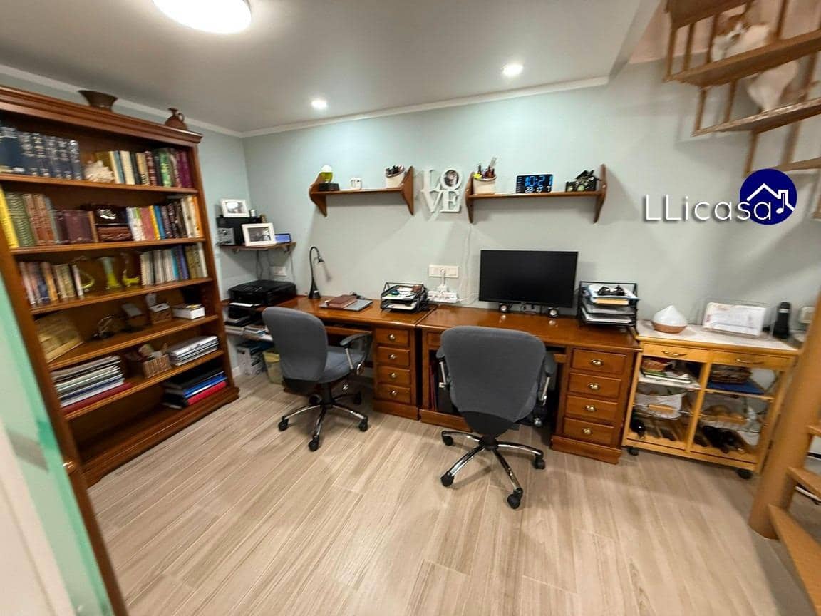 3 sypialnia Dom blizniak na sprzedaż w La Pobla de Vallbona z basenem - 385 000 € (Ref: 9303701)