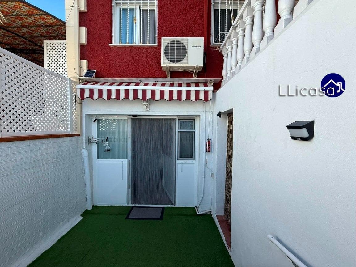 3 sypialnia Dom blizniak na sprzedaż w La Pobla de Vallbona z basenem - 385 000 € (Ref: 9303701)