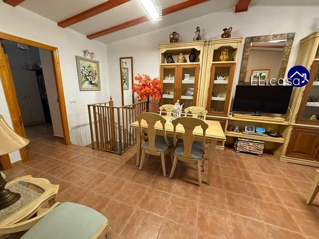 3 bedroom Semi-detached Villa for sale in La Pobla de Vallbona with pool - € 385,000 (Ref: 9303701)