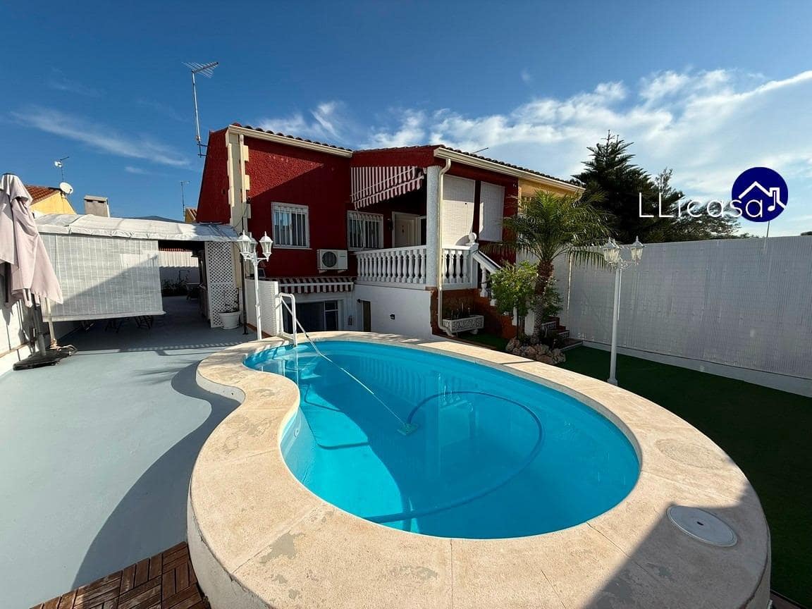 3 sypialnia Dom blizniak na sprzedaż w La Pobla de Vallbona z basenem - 385 000 € (Ref: 9303701)