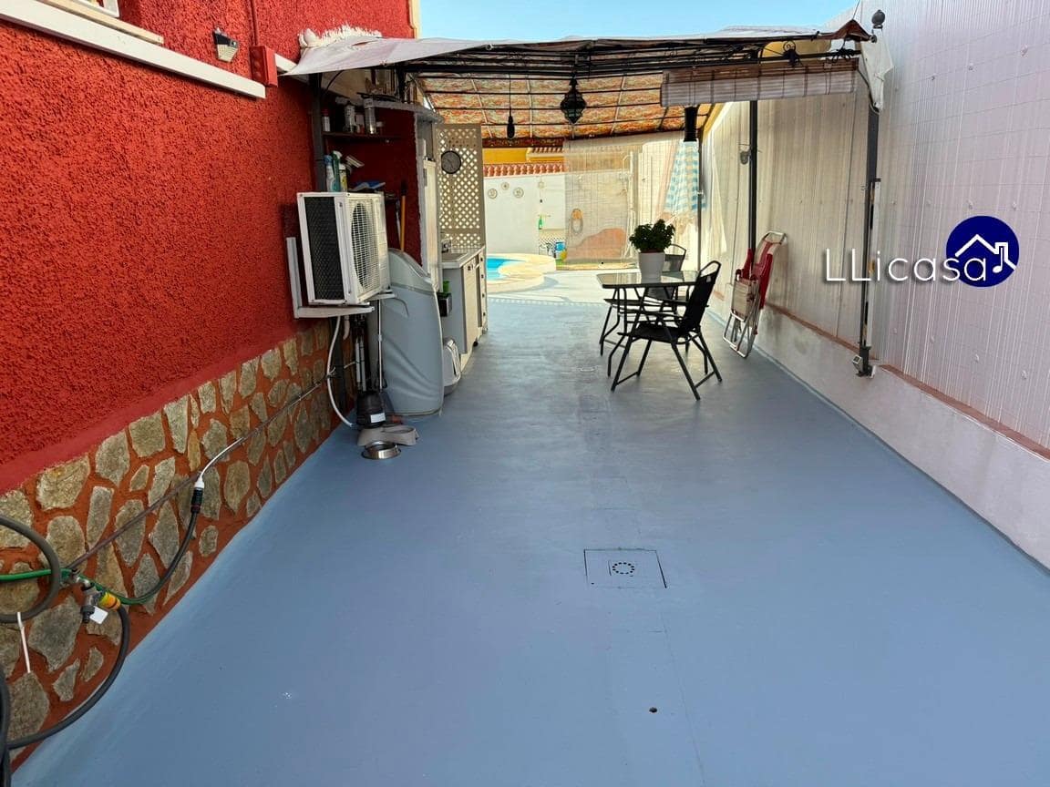 3 sypialnia Dom blizniak na sprzedaż w La Pobla de Vallbona z basenem - 385 000 € (Ref: 9303701)