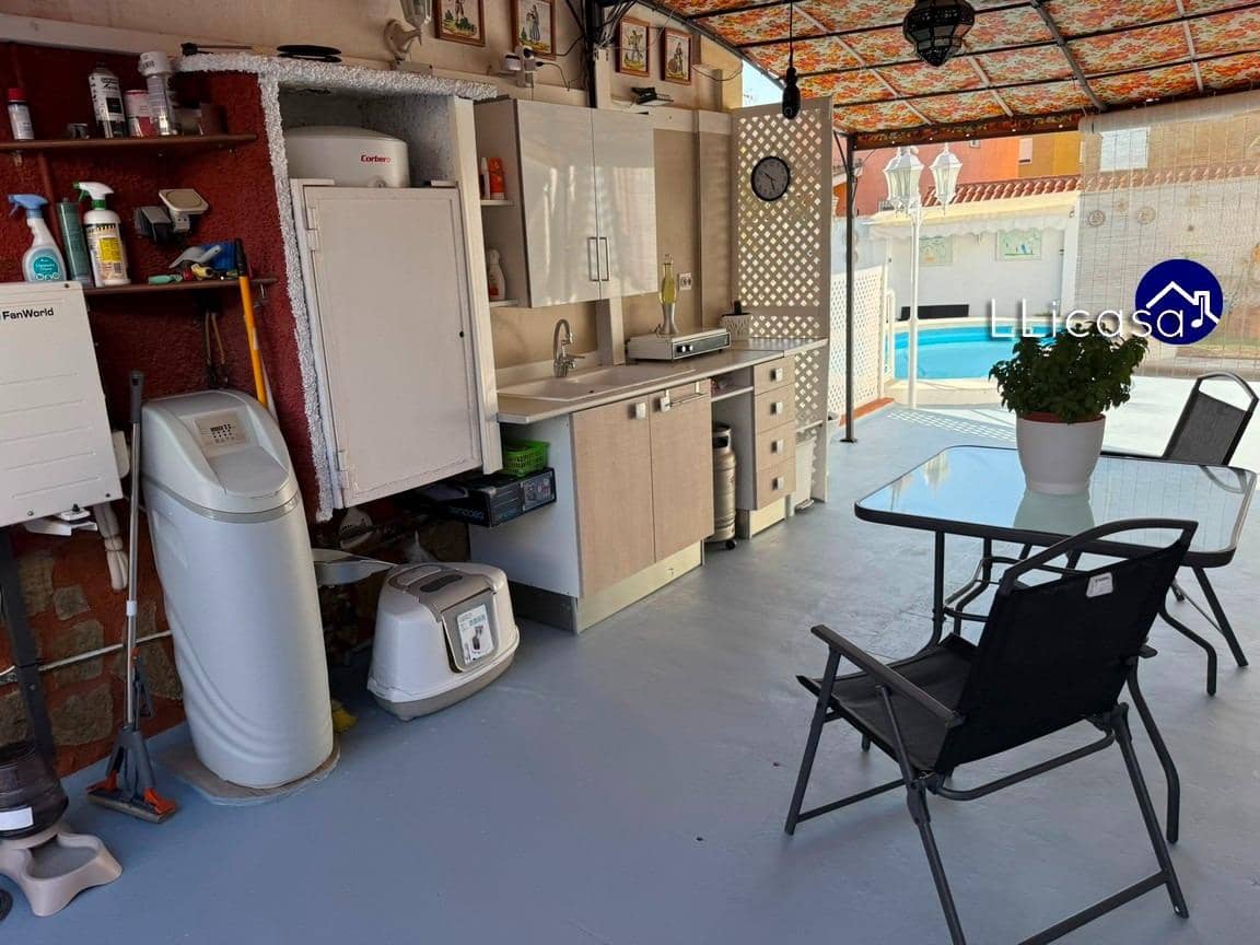 3 sypialnia Dom blizniak na sprzedaż w La Pobla de Vallbona z basenem - 385 000 € (Ref: 9303701)