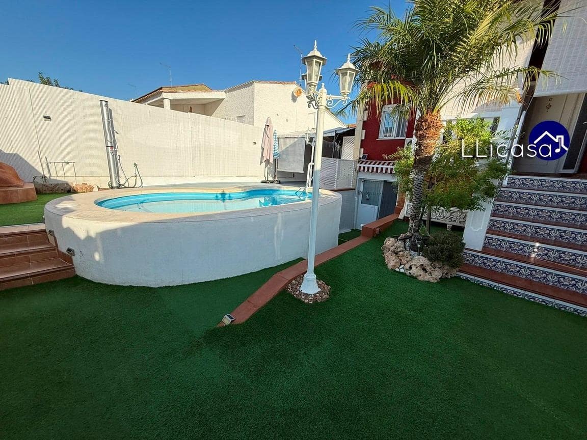 3 sypialnia Dom blizniak na sprzedaż w La Pobla de Vallbona z basenem - 385 000 € (Ref: 9303701)