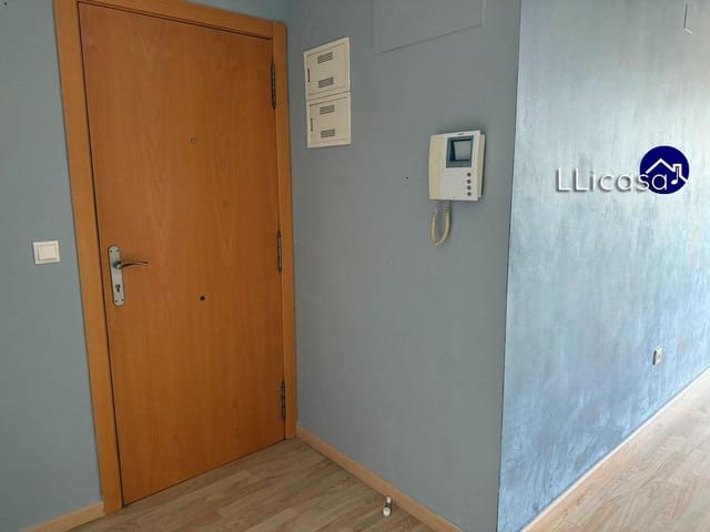 3 slaapkamer Flat te koop in La Pobla de Vallbona met garage - € 239.990 (Ref: 9383084)