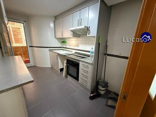 3 slaapkamer Flat te koop in La Pobla de Vallbona met garage - € 239.990 (Ref: 9383084)