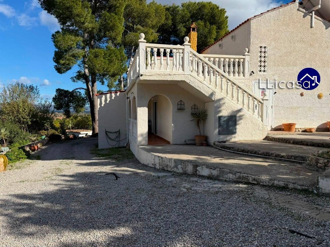 5 soveværelse Villa til salg i Lliria med swimmingpool - € 190.000 (Ref: 9406570)