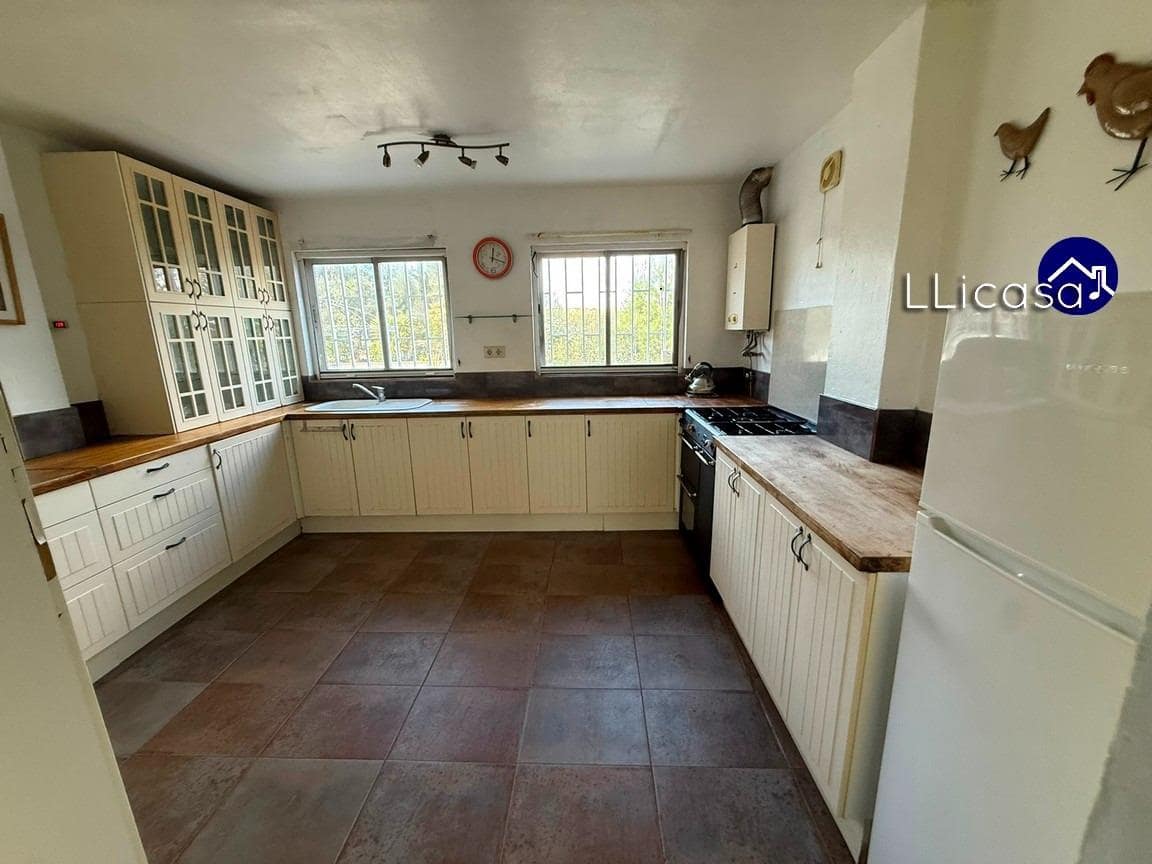 5 soveværelse Villa til salg i Lliria med swimmingpool - € 190.000 (Ref: 9406570)