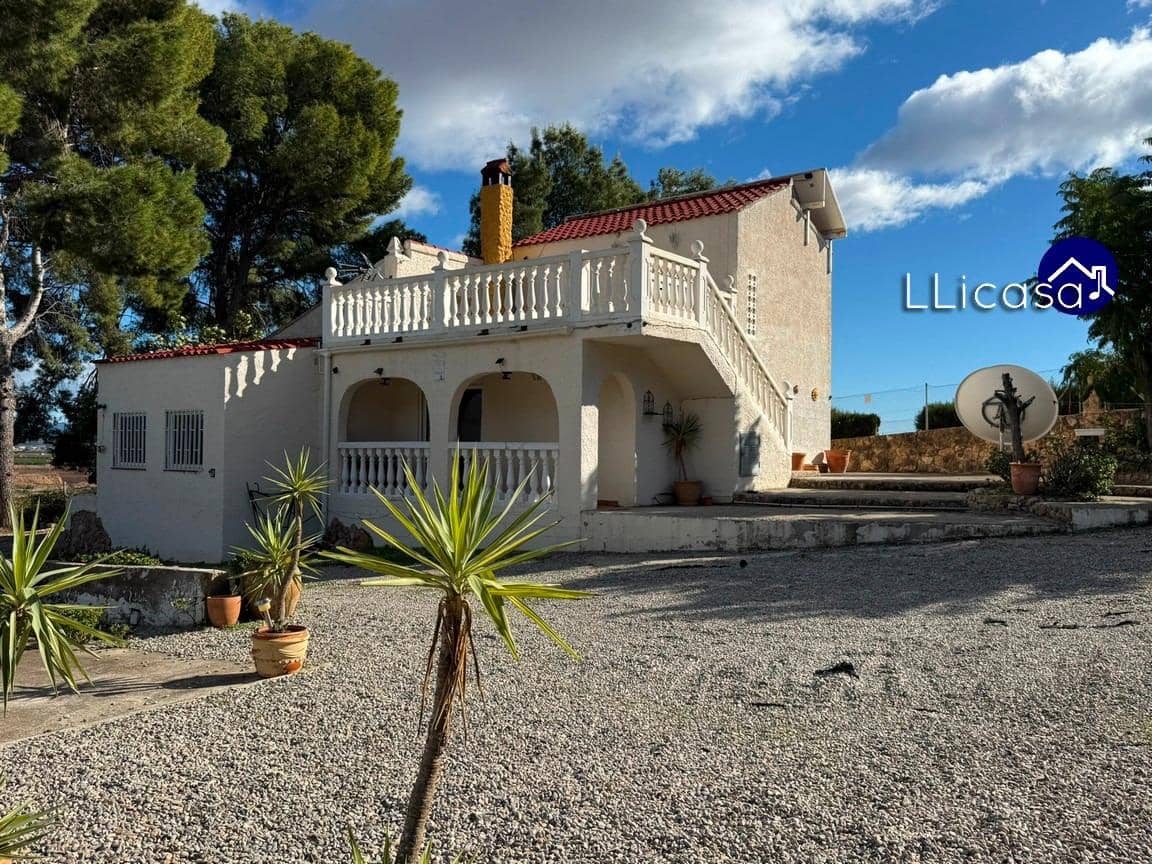 5 soveværelse Villa til salg i Lliria med swimmingpool - € 190.000 (Ref: 9406570)
