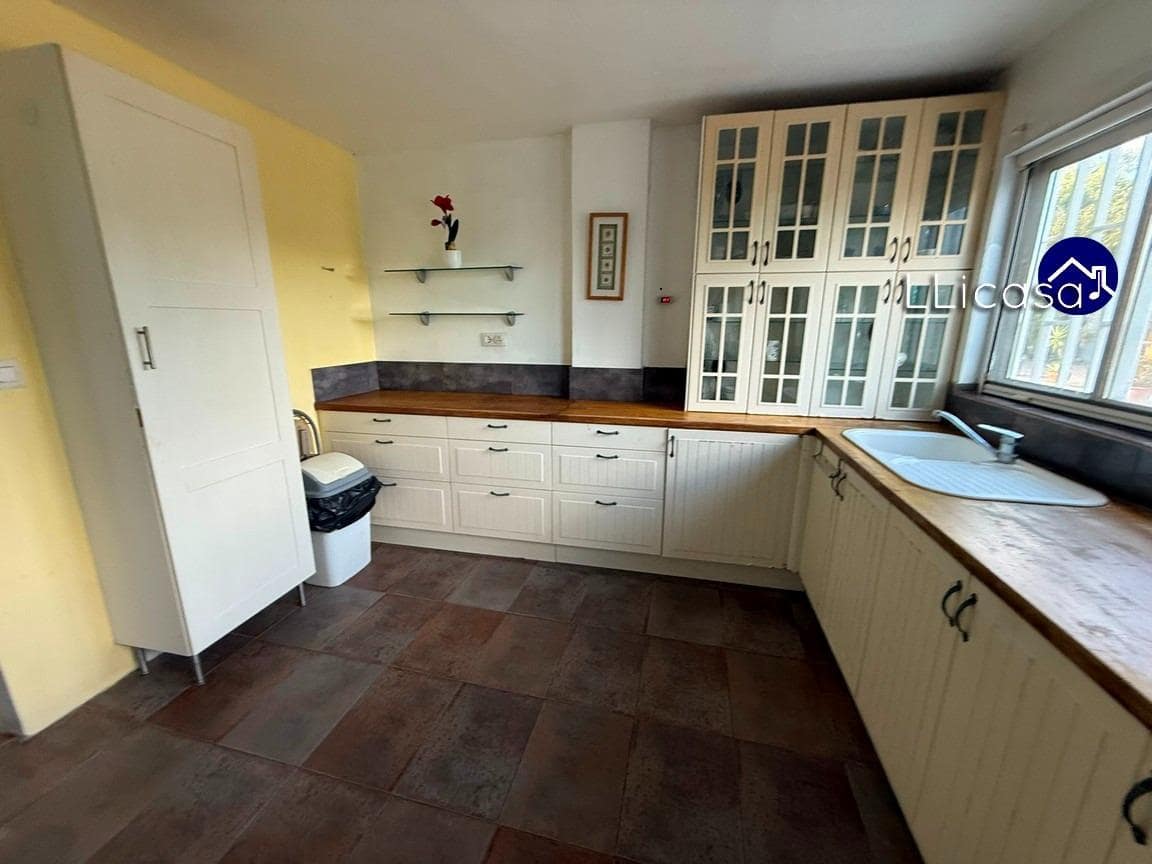 5 soveværelse Villa til salg i Lliria med swimmingpool - € 190.000 (Ref: 9406570)