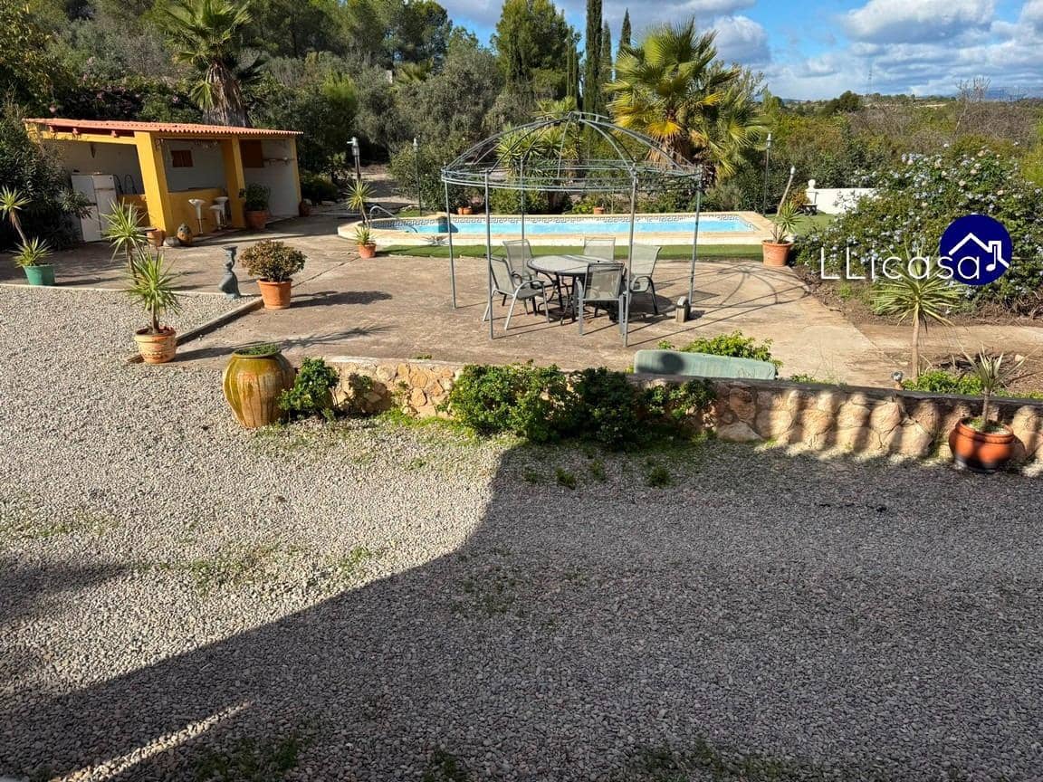 5 soveværelse Villa til salg i Lliria med swimmingpool - € 190.000 (Ref: 9406570)