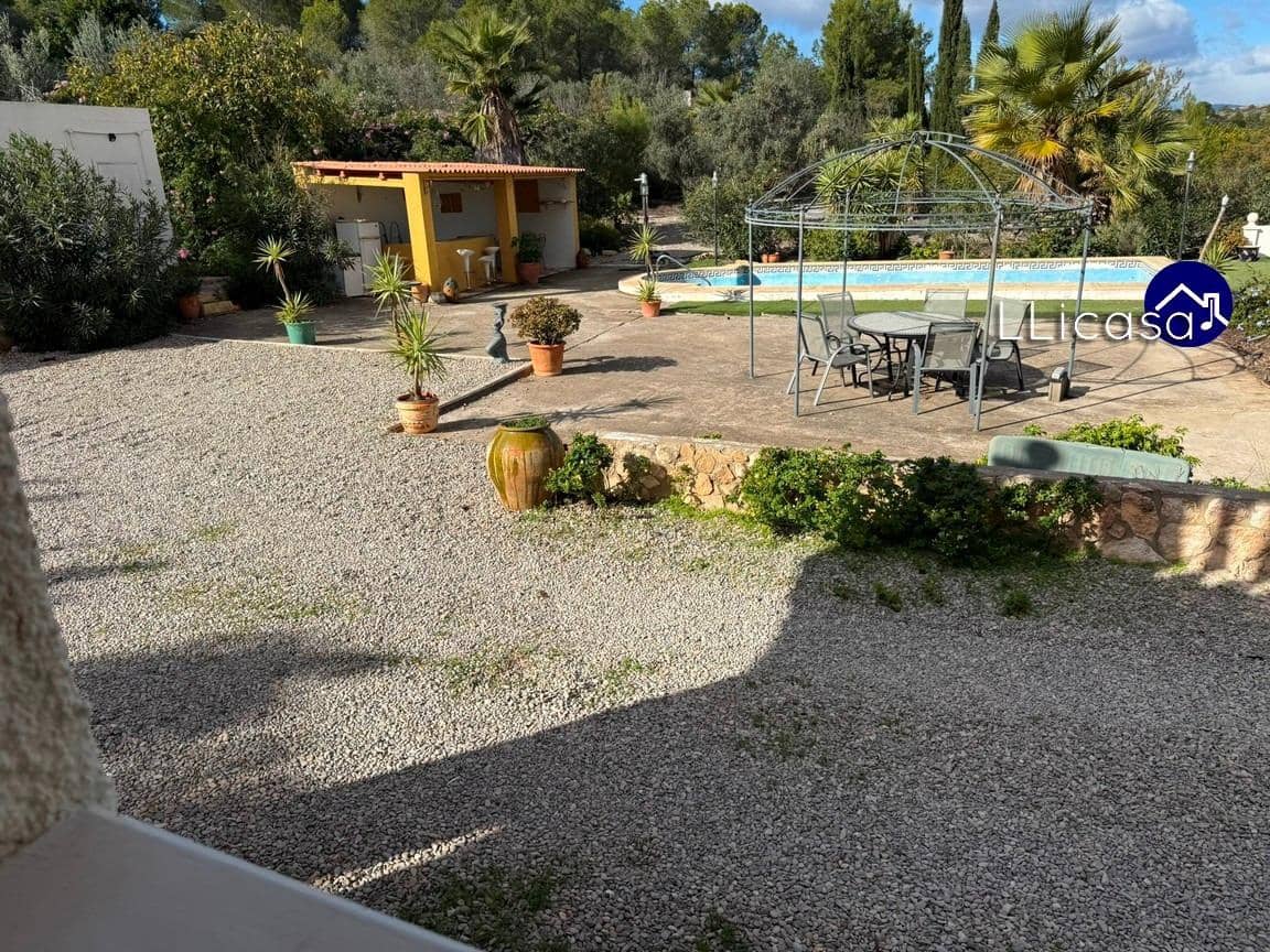 5 soveværelse Villa til salg i Lliria med swimmingpool - € 190.000 (Ref: 9406570)