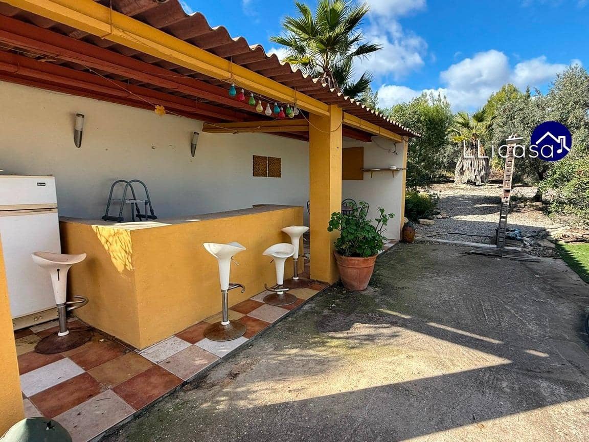5 soveværelse Villa til salg i Lliria med swimmingpool - € 190.000 (Ref: 9406570)