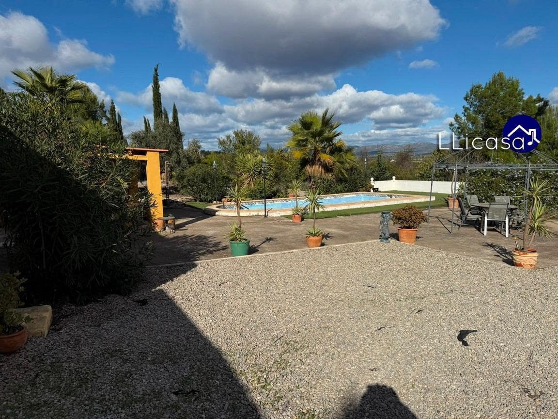 5 soveværelse Villa til salg i Lliria med swimmingpool - € 190.000 (Ref: 9406570)