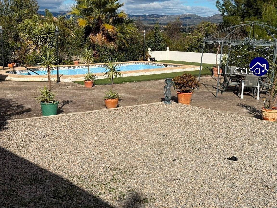 5 soveværelse Villa til salg i Lliria med swimmingpool - € 190.000 (Ref: 9406570)