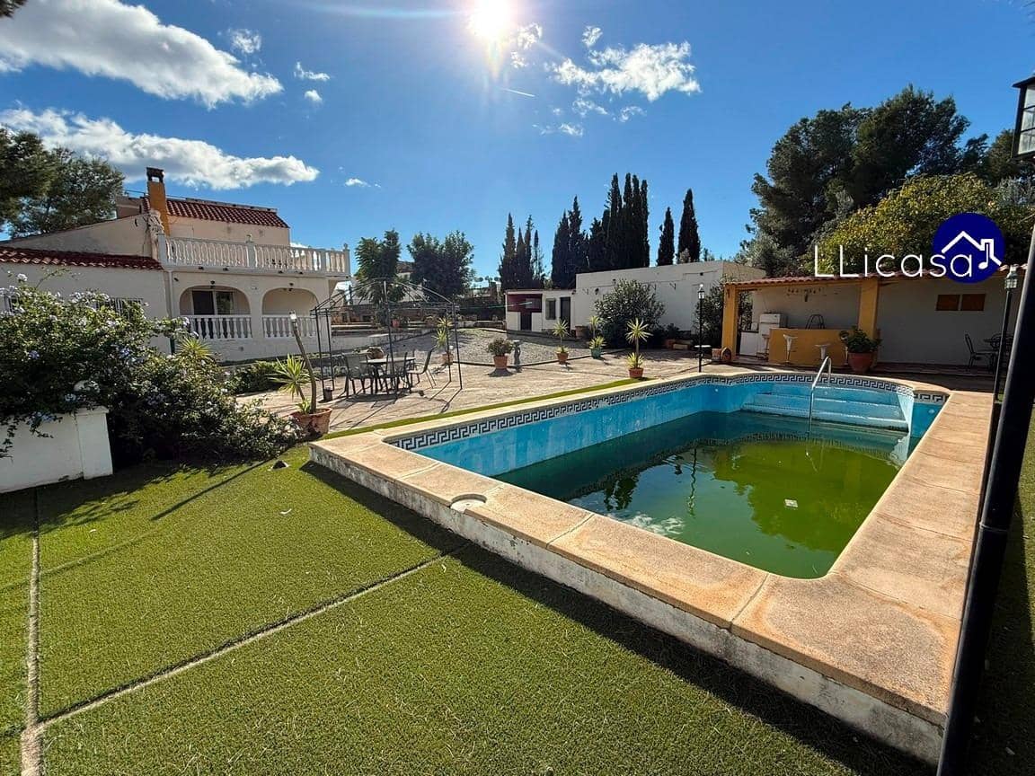 5 soveværelse Villa til salg i Lliria med swimmingpool - € 190.000 (Ref: 9406570)