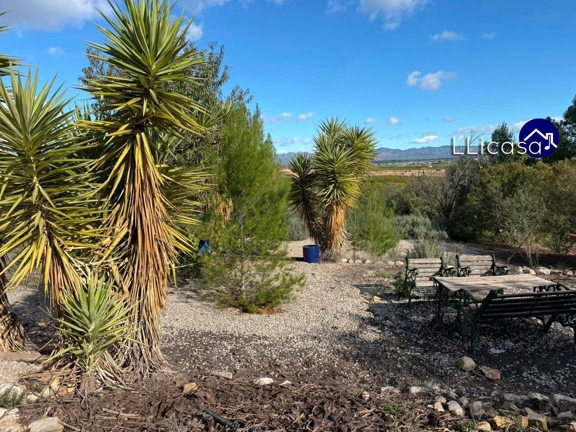 5 soveværelse Villa til salg i Lliria med swimmingpool - € 190.000 (Ref: 9406570)