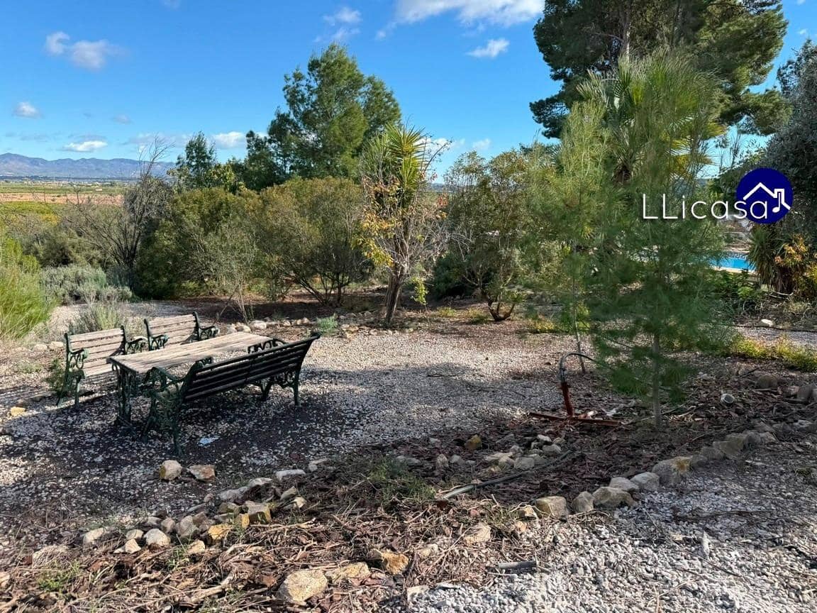 5 soveværelse Villa til salg i Lliria med swimmingpool - € 190.000 (Ref: 9406570)