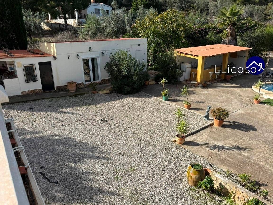 5 soveværelse Villa til salg i Lliria med swimmingpool - € 190.000 (Ref: 9406570)