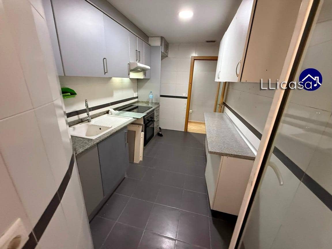 3 soveværelse Lejlighed til leje i La Pobla de Vallbona med garage - € 800 (Ref: 9565391)