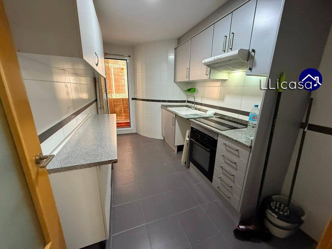 3 soveværelse Lejlighed til leje i La Pobla de Vallbona med garage - € 800 (Ref: 9565391)