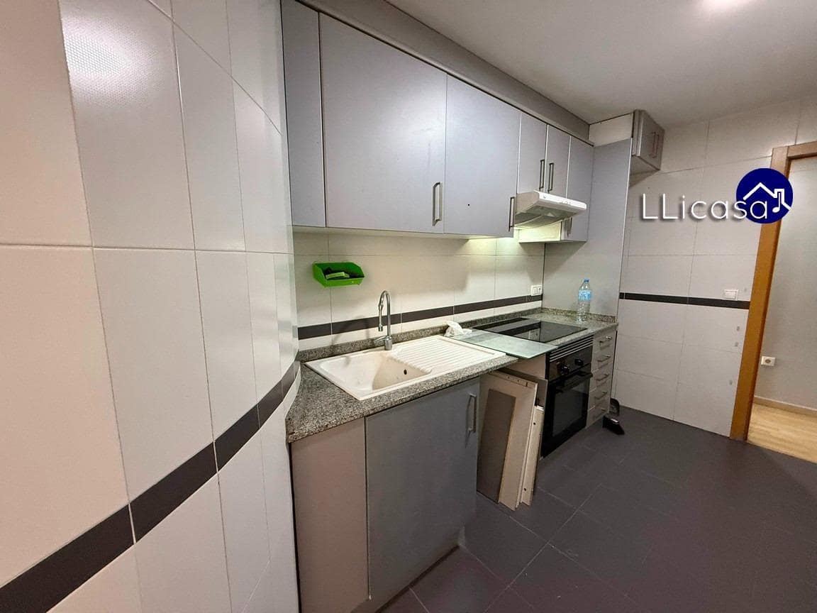 3 soveværelse Lejlighed til leje i La Pobla de Vallbona med garage - € 800 (Ref: 9565391)