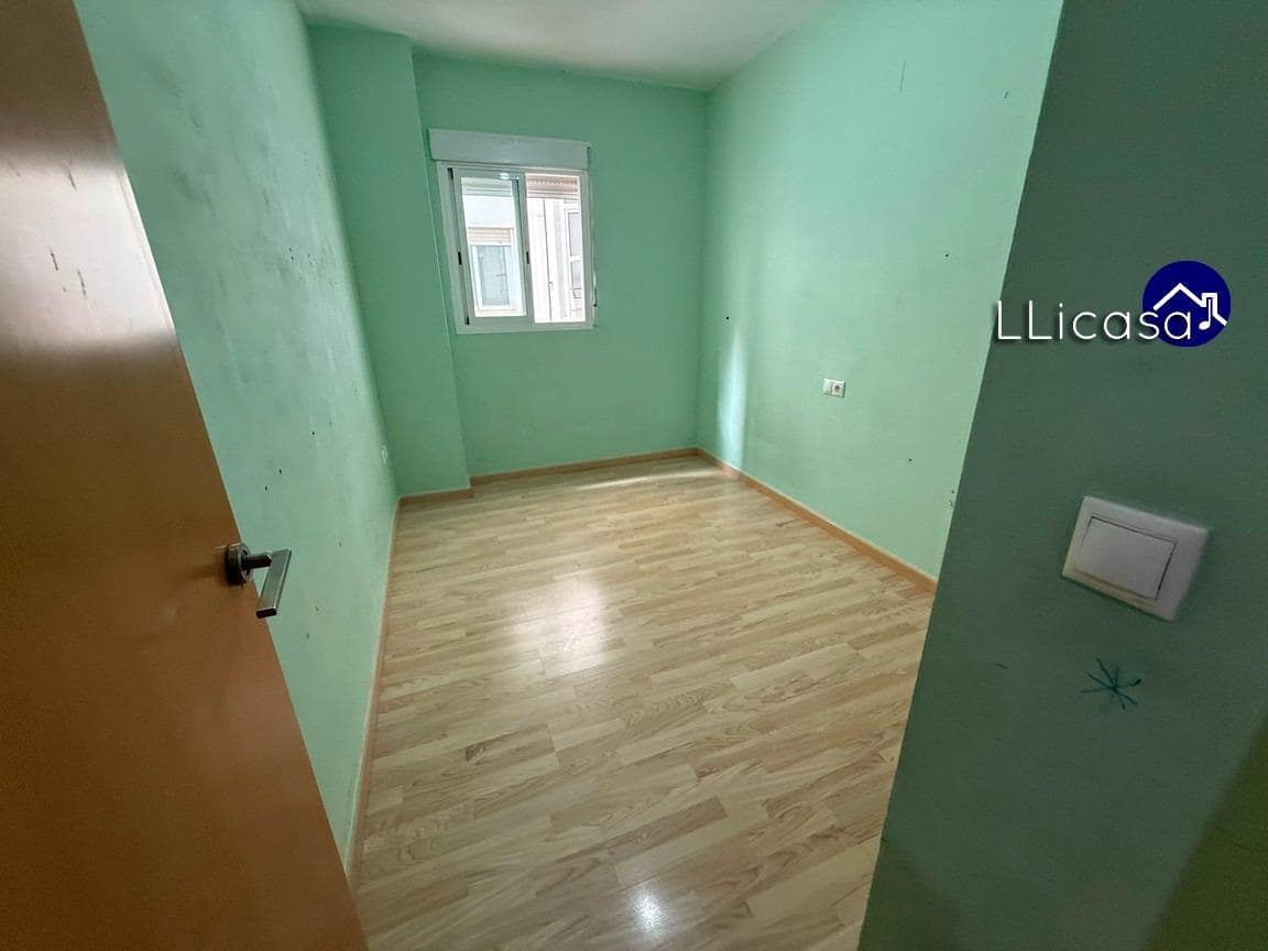 3 soveværelse Lejlighed til leje i La Pobla de Vallbona med garage - € 800 (Ref: 9565391)