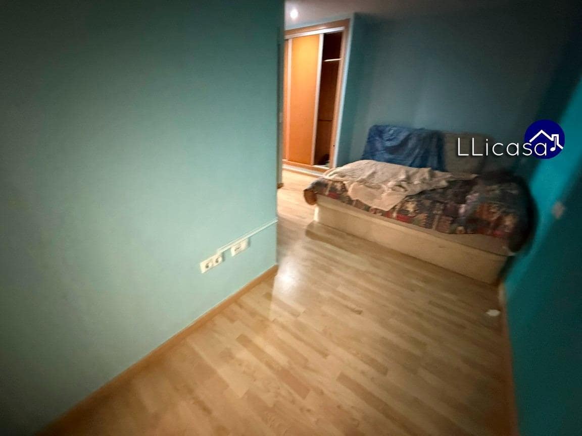 3 soveværelse Lejlighed til leje i La Pobla de Vallbona med garage - € 800 (Ref: 9565391)